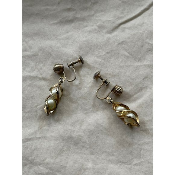 Antique/Vintage Antiqued Gold Tone Spiral Caged Dbl Pearl Screw-On Clip Earrings - Picture 2 of 11
